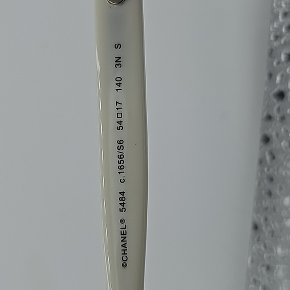 Chanel BLACK & WHITE SUNGLASSES. Lenses:Gray Ref CH5484 1656/s6 - Picture 11 of 16